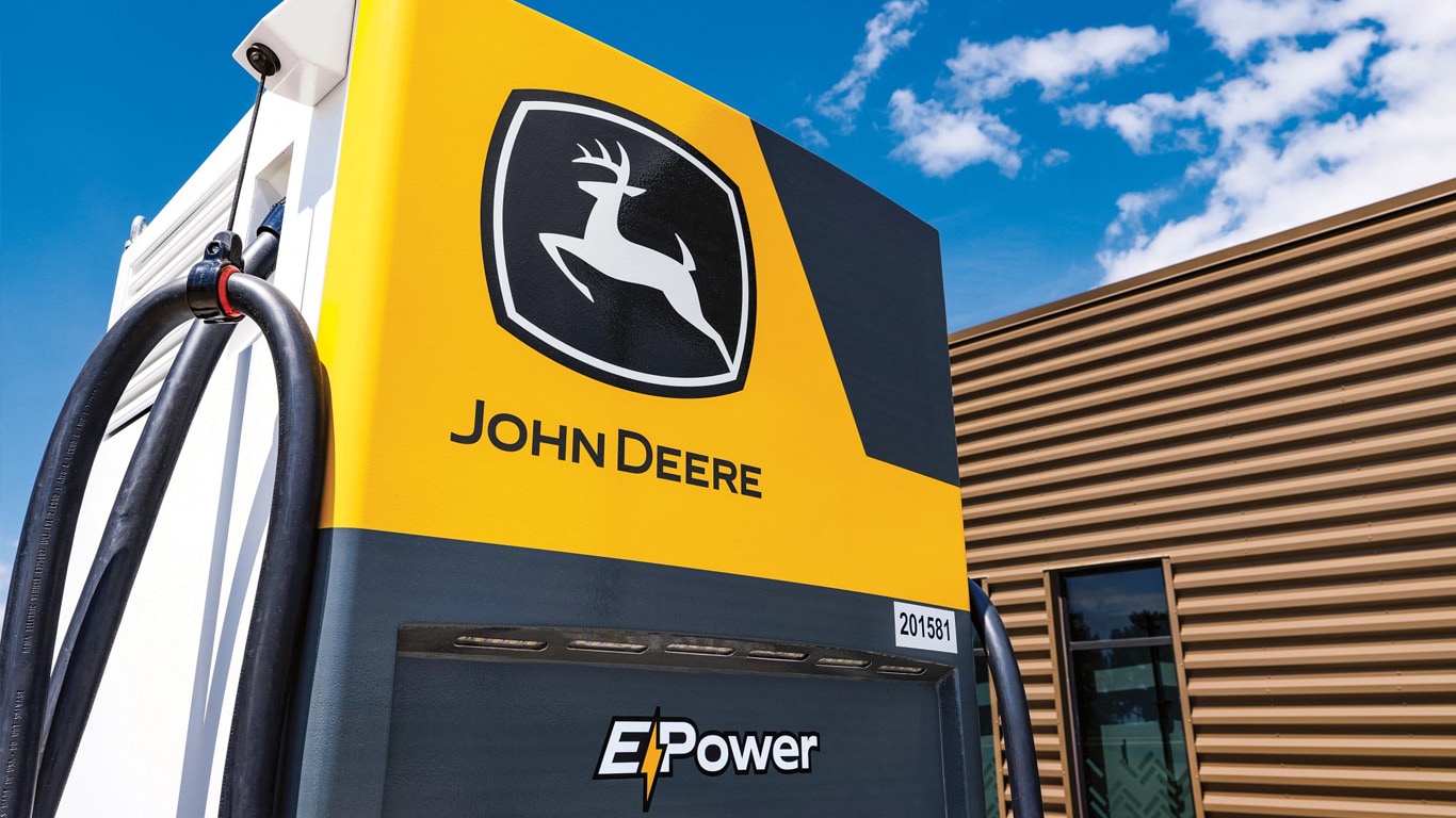 John Deere E-Power დასამუხტი სადგურის ახლო ხედი